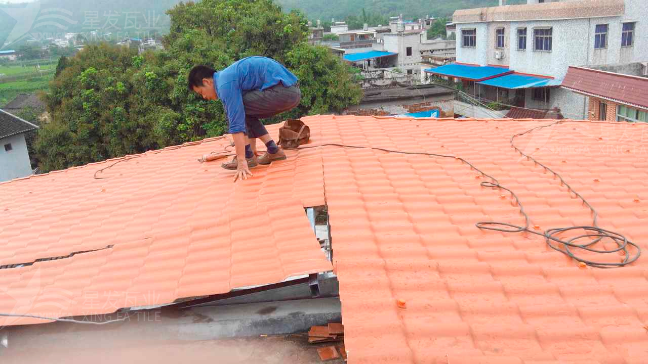 沈陽屋頂鋪設(shè)安裝合成樹脂瓦時，牢牢記住這3點，就不怕屋頂出問題！