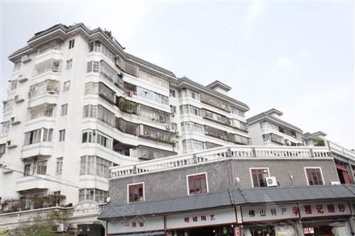 沈陽樹脂仿古門頭隔熱瓦 高質(zhì)量耐用壽命長塑料防腐瓦四合院別墅用 asa樹脂梯形瓦批發(fā)價格